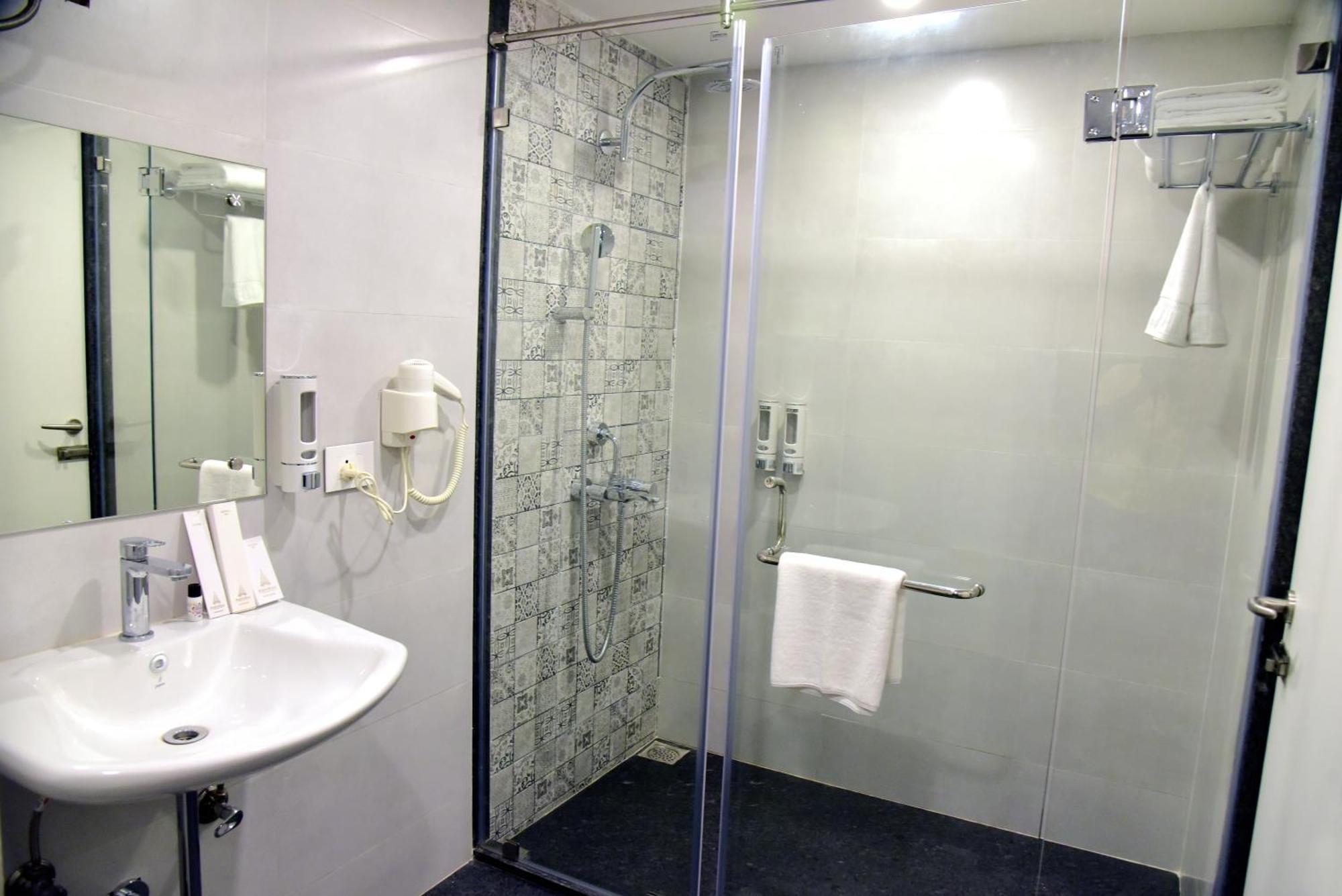 Hotel Rishiraj, Nagaon Nagaon  Esterno foto